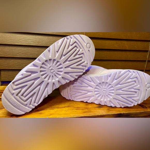 UGG WOMEN’S NEUMEL CHUKKA BOOTS - Picture 3 of 8